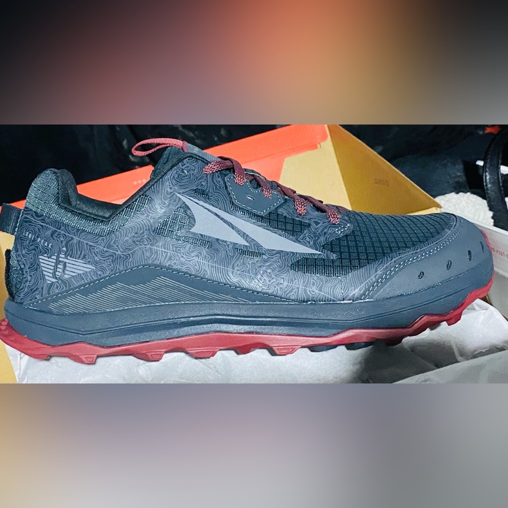 Men’s NEW IN BOX altra M Lone peak 6 size 11.5